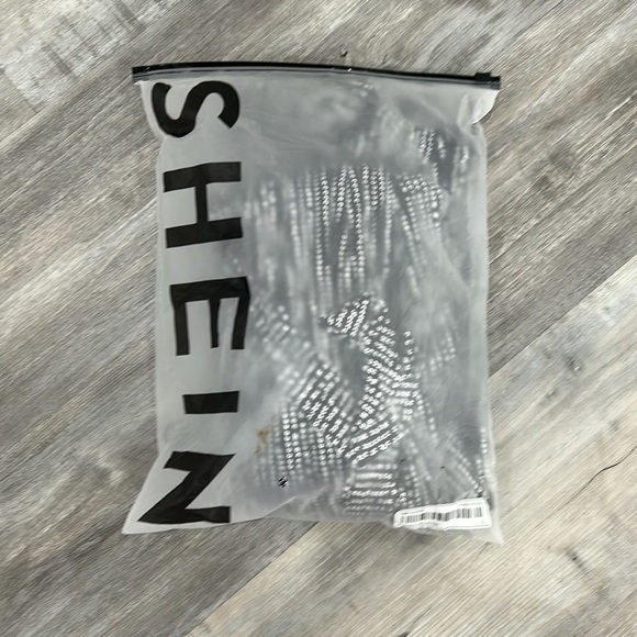 SHEIN DRESS - Picture 5 of 5